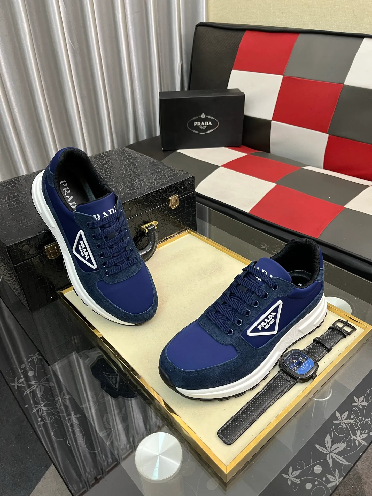 Men's shoes 💰420⌚️⌚️Prada•PRADA original quality.~ Unique modern style sneakers. 🏃A must-have casual shoe for trendy men😍😍 Original brand imported from Italy, imported original leather, sheep lining (refuses to discolor and grind feet) Sole: Original sole provided by the original factory, French lazy style design ⚠️Fit to the feet, original quality, super comfortable original sole. It’s like shooting the real thing🎬The real thing is better, high-quality sneakers Size: 38-444️⃣Colors available